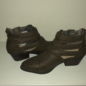 JustFab: Zip up Booties